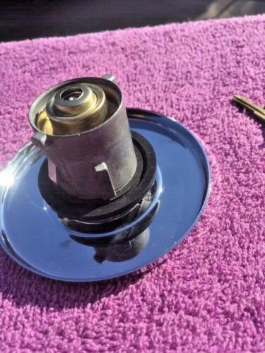 1974 1975 Chevrolet Vega Monza NOS Accessory Locking Gas Cap w/ Keys #994631 / 995213 - Image 13
