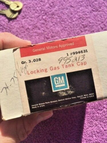 1974 1975 Chevrolet Vega Monza NOS Accessory Locking Gas Cap w/ Keys #994631 / 995213 - Image 2