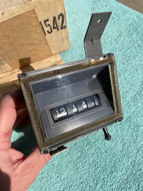 1979-1981 Chevrolet Impala & Caprice NOS Accessory Digital Clock #996242 - Image 2