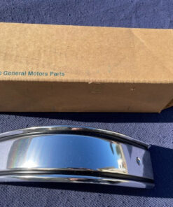 NOS left hand lower rear corner B85 trim molding for 1981 to 1988 Chevrolet truck Blazer Suburban part number 15549303 OEM