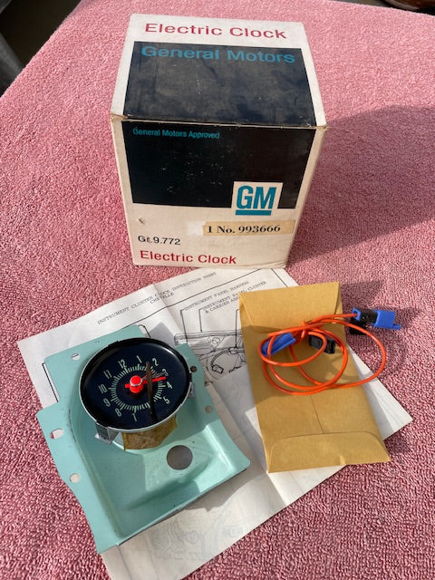 NOS dash electric clock for 1969 Chevrolet Chevelle Malibu 6 and 8 cylinder part number 993666 OEM interior time gauge