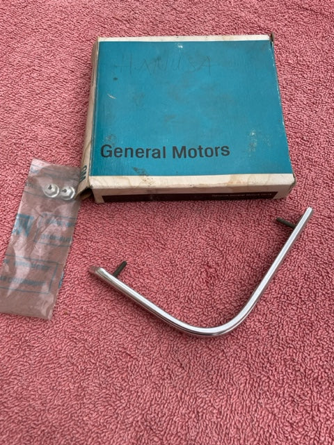NOS right hand grille to fender lower trim molding for 1969 Chevrolet Chevelle part number 3952424