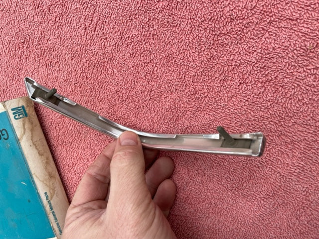 1969 Chevrolet Chevelle NOS RH Grille to Fender Lower Trim Molding #3952424 - Image 6