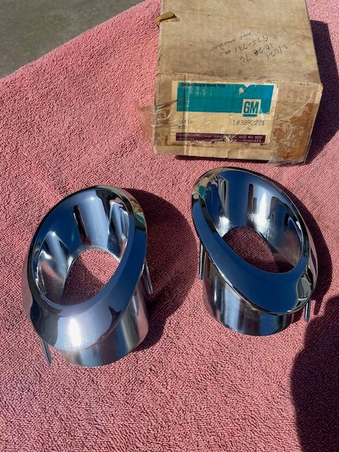 1966 1967 Chevrolet Corvette C2 Sting Ray NOS Rear Exhaust Tips Bezel Trim Pair #3892225 / 3892226 - Image 2