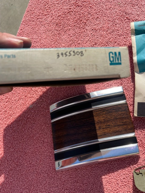 1969-1972 Chevy GMC Fleetside Truck NOS Right Lower Cab Wood Grain Molding #3955308 - Image 2