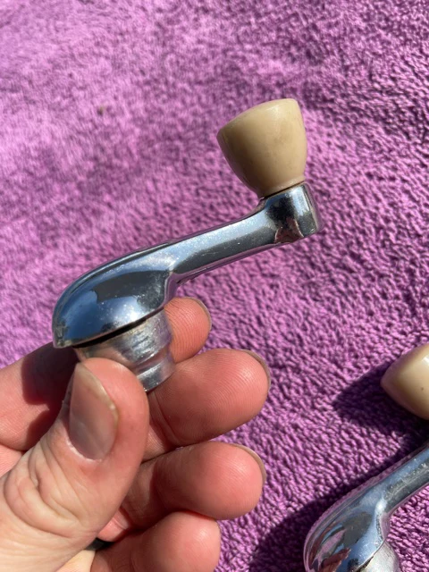 1930's 1940's GM NOS Rose Tan Ivory Knob Vent Window Crank Handle Pair #4091272? - Image 4
