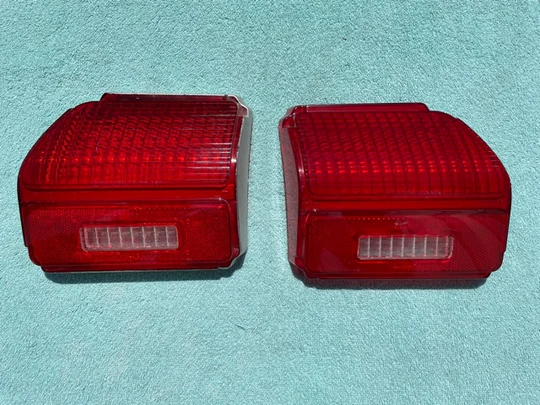 1969 Chevrolet Chevelle NOS GUIDE Tail Light Lamp Lens Pair #5961097 / 5961098 - Image 4