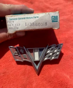 Alternative view of 1965 - 1967 Chevrolet Impala V8 NICE USED Front Fender "V" Flag Emblem #3840318