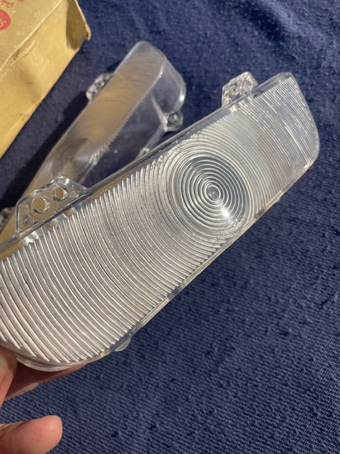 1960 Chevrolet Impala Biscayne Bel Air NORS CLEAR Park Light Lamp Lens Pair (OEM #5951117) - Image 3