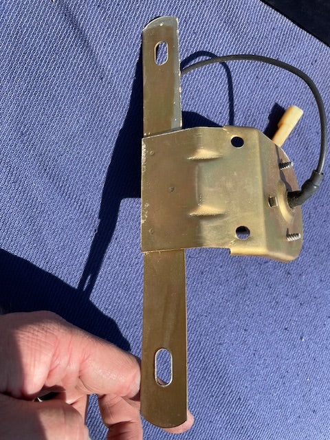1960-1962 Chevrolet TILT CAB COE Truck NOS License Plate Light Bracket #899260 - Image 5
