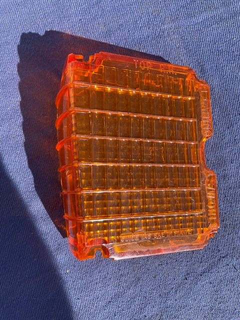 1972 El Camino + Chevelle Wagon NOS RH Turn Light Lamp Lens #5965276 (CHIPPED) - Image 4