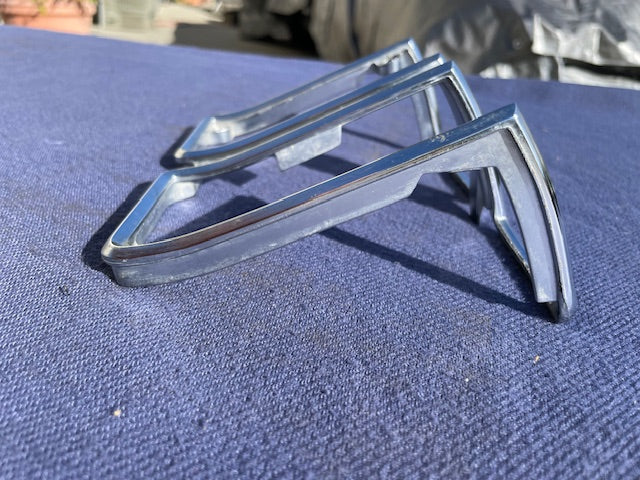 1971 Chevrolet Chevelle Malibu SS NOS LH Park Light Marker Lamp Bezel #3998271 - Image 3