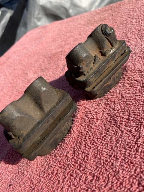 1934 Chevrolet Master DA NOS Side Engine Motor Mounts PAIR #375630 - Image 5