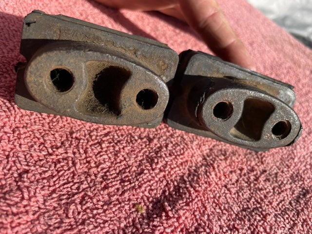 1934 Chevrolet Master DA NOS Side Engine Motor Mounts PAIR #375630 - Image 6