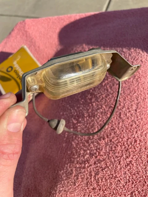 1966-1971 Chevrolet NOS Delco GUIDE License Plate Lamp Lens Assembly #910967 - Image 8