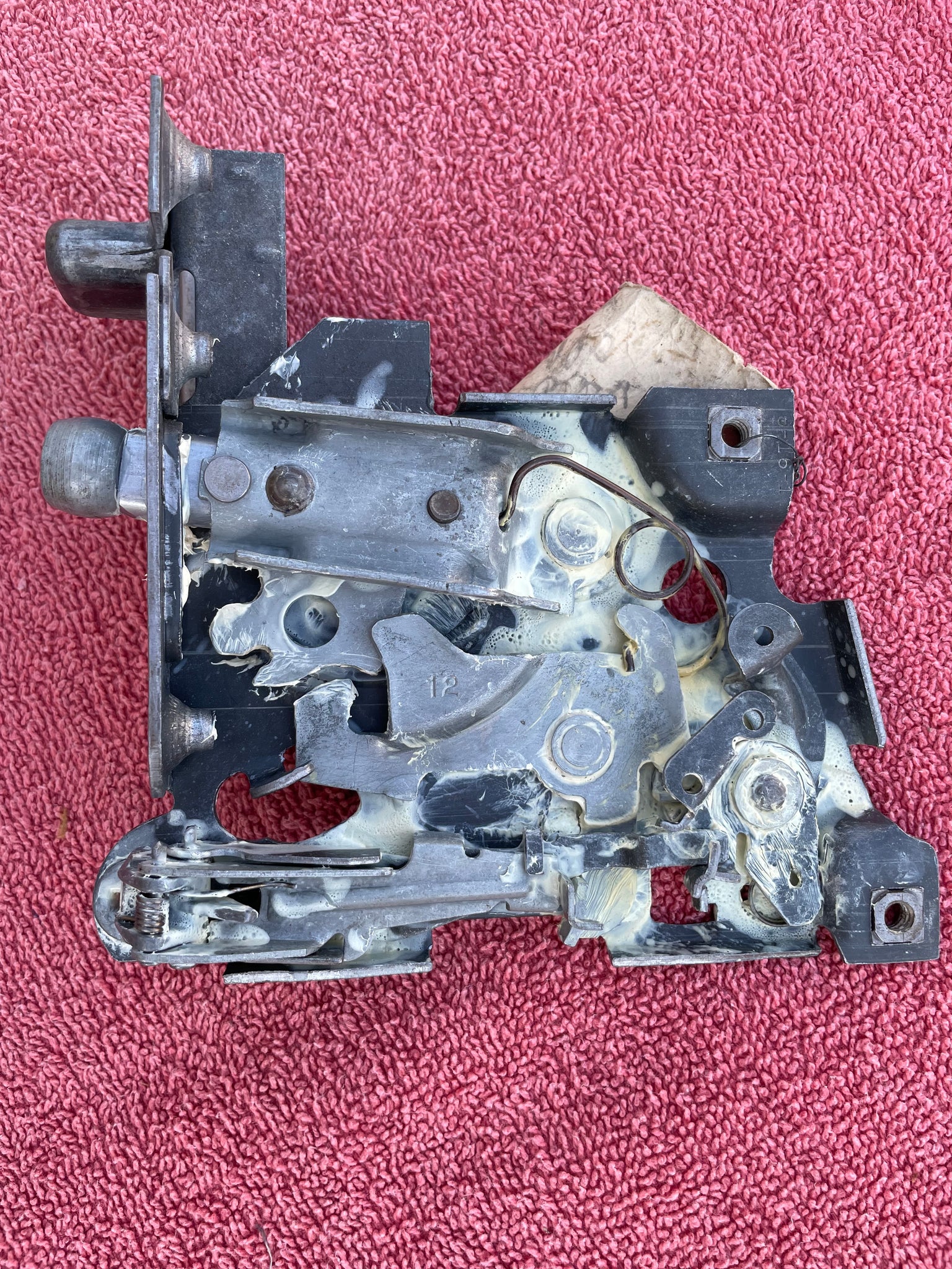 1949 - 1954 Chevrolet NOS Right Front Door Latch Assembly (OEM #4560814 / 4643359 / 4244839 / 4626155) **(Price includes $75 refundable core charge) - Image 2