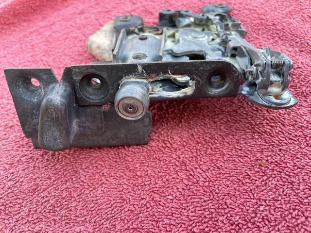 1949 - 1954 Chevrolet NOS Right Front Door Latch Assembly (OEM #4560814 / 4643359 / 4244839 / 4626155) **(Price includes $75 refundable core charge) - Image 3