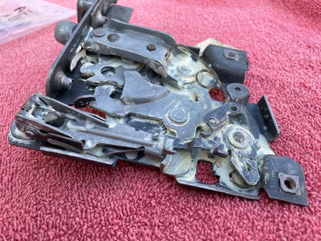 1949 - 1954 Chevrolet NOS Right Front Door Latch Assembly (OEM #4560814 / 4643359 / 4244839 / 4626155) **(Price includes $75 refundable core charge) - Image 4
