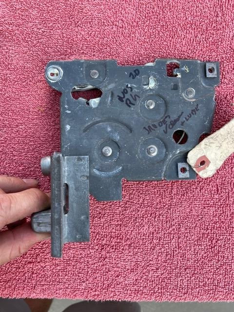 1949 - 1954 Chevrolet NOS Right Front Door Latch Assembly (OEM #4560814 / 4643359 / 4244839 / 4626155) **(Price includes $75 refundable core charge) - Image 5