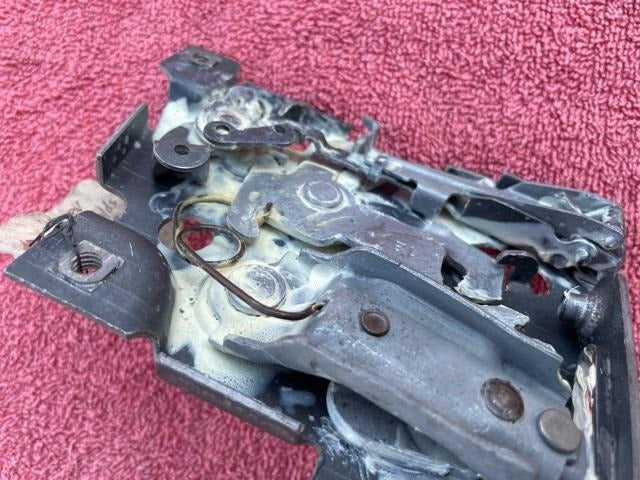1949 - 1954 Chevrolet NOS Right Front Door Latch Assembly (OEM #4560814 / 4643359 / 4244839 / 4626155) **(Price includes $75 refundable core charge) - Image 6