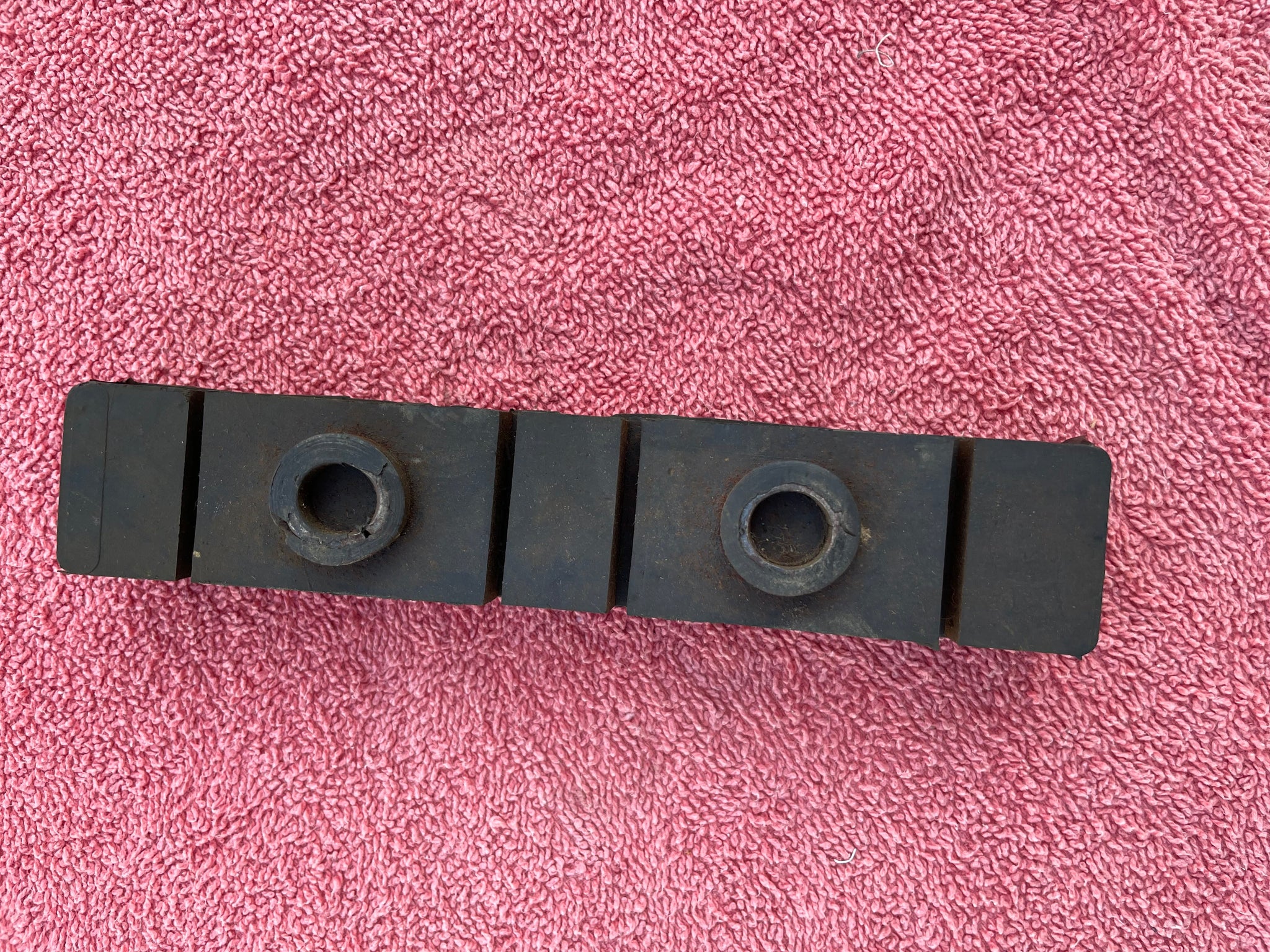 1933 - 1955 (1st ser.) Chevrolet Pickup Truck NORS Front Motor Mount (OEM #3657520) - Image 3