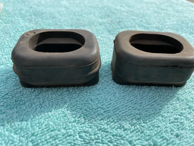 1952-1954 Chevrolet 150, 210, Bel Air NOS Front Lower Engine Motor Mounts PAIR #3700332 - Image 4