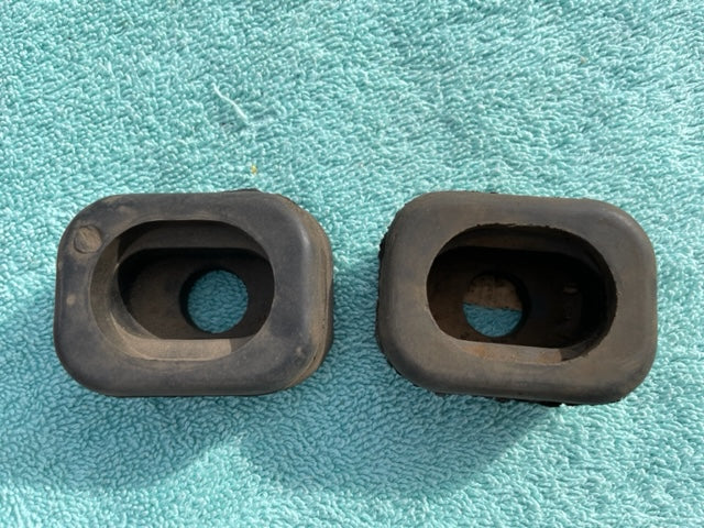 1952-1954 Chevrolet 150, 210, Bel Air NOS Front Lower Engine Motor Mounts PAIR #3700332 - Image 5