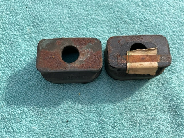 1952-1954 Chevrolet 150, 210, Bel Air NOS Front Lower Engine Motor Mounts PAIR #3700332 - Image 6