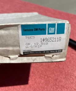 Alternative view of 1973 - 1977 Chevrolet Chevelle, Malibu, Laguna NOS Sunroof Rear Sliding Panel Weatherstrip #9652118