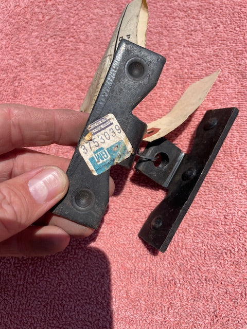 1958-1966 Chevrolet Fleetside Pickup Truck NOS Tailgate Latch Pivot Bracket Pair #3753039 - Image 5