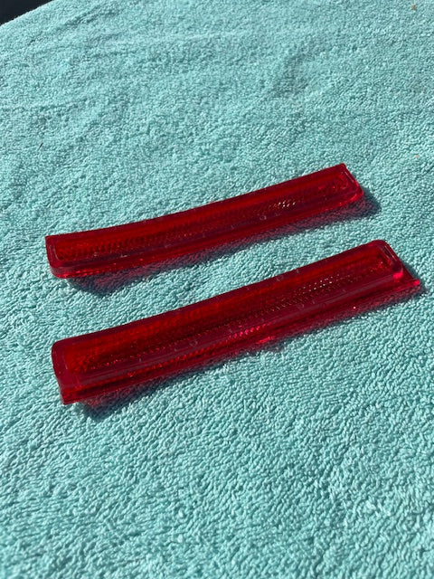 1970 - 1972 Chevrolet Chevelle Wagon El Camino NOS Tail Light Reflex Lens Pair #5964151 / 5964152 - Image 3