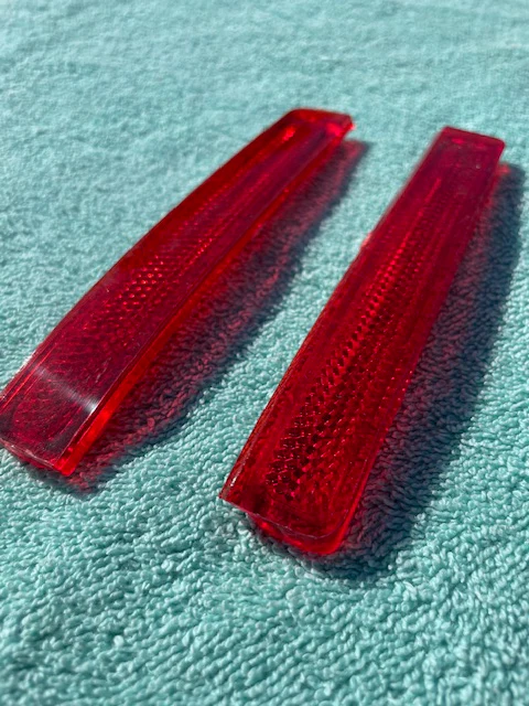 1970 - 1972 Chevrolet Chevelle Wagon El Camino NOS Tail Light Reflex Lens Pair #5964151 / 5964152 - Image 6