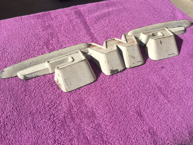 1955 - 1959 GMC Pickup Suburban Panel XLNT USED Hood Emblem - Image 3
