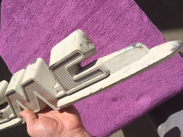 1955 - 1959 GMC Pickup Suburban Panel XLNT USED Hood Emblem - Image 4