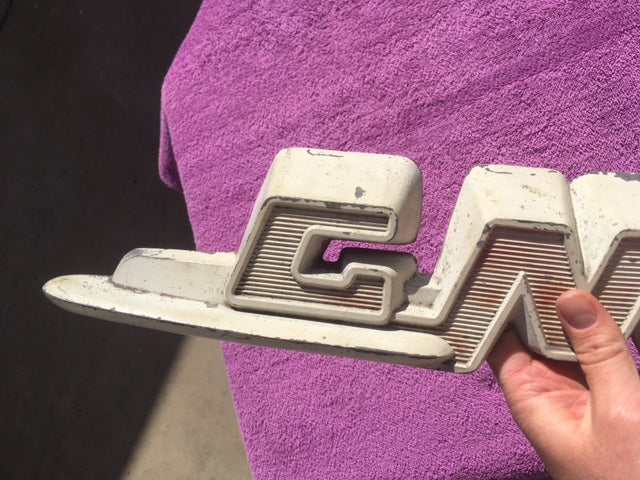 1955 - 1959 GMC Pickup Suburban Panel XLNT USED Hood Emblem - Image 5