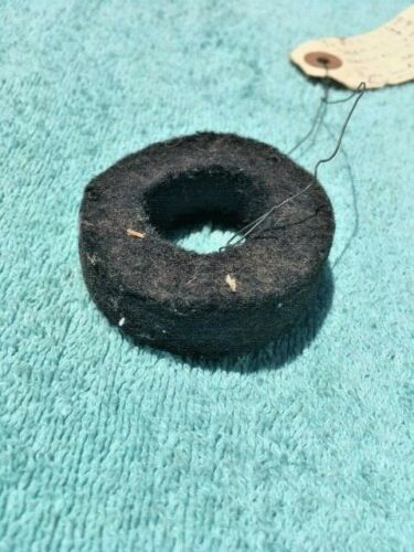 1929 1930 1931 Chevrolet NOS Rear Outer Axle Shaft Bearing Seal Felt #344072 - Image 2