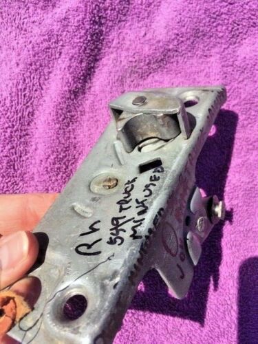1955-1959 Chevrolet GMC Pickup Truck Suburban XLNT USED Door Lock Latch Pair #3736703 / 3736704 - Image 5