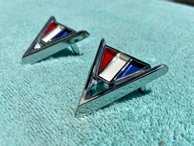 1964 Chevrolet Chevelle 300 Malibu V8 283ci NEW Front Fender "V" Emblem PAIR #3840317 - Image 2