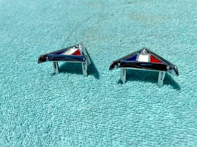 1964 Chevrolet Chevelle 300 Malibu V8 283ci NEW Front Fender "V" Emblem PAIR #3840317 - Image 4