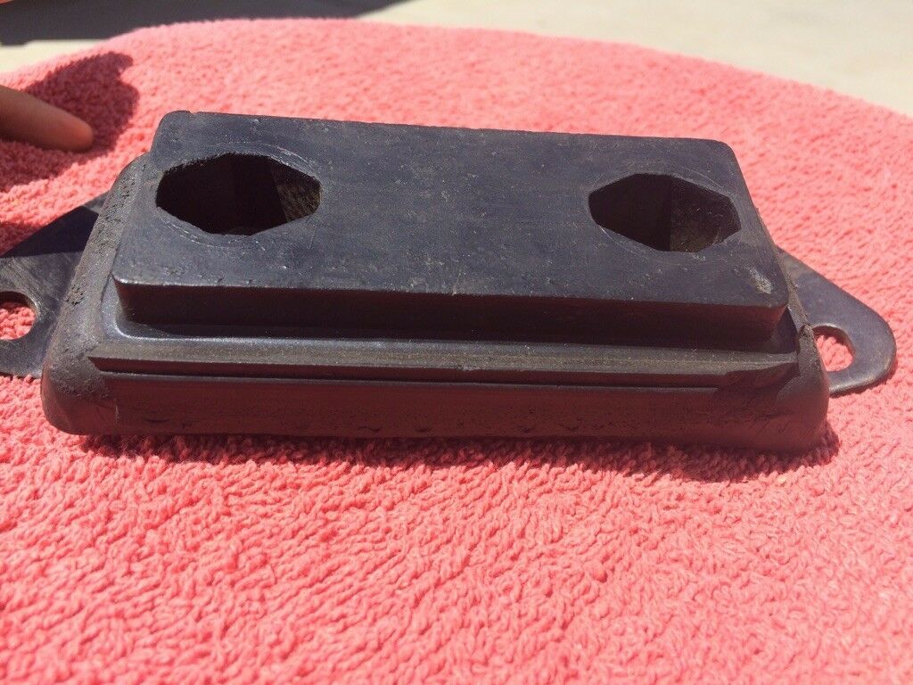 1937 - 1939 Chevrolet Chevy Master Deluxe NOS Rear Transmission Mount #593954 - Image 3